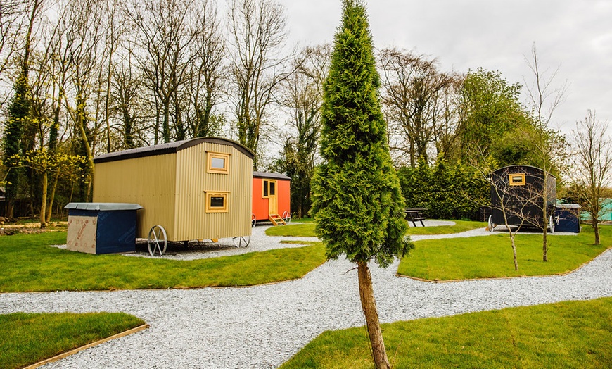 Image 9: Lancashire: Shepherd's Hut for 2 up to 4