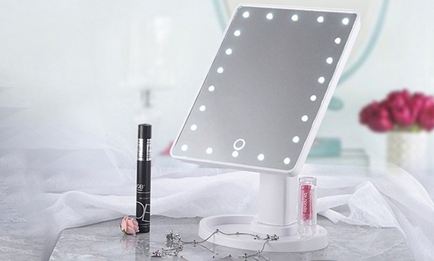 Image 4: 16 LED Touch-Controlled Vanity Makeup Mirror