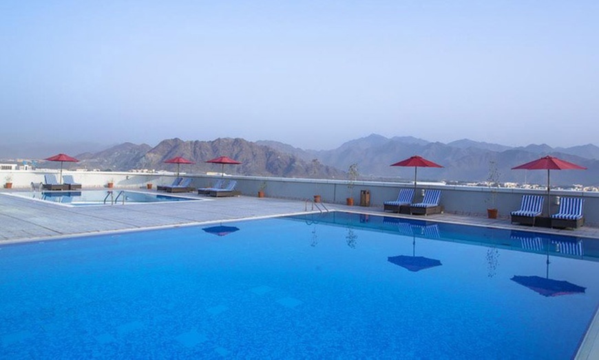 Image 1: Fujairah: 5* New Year's Eve Stay