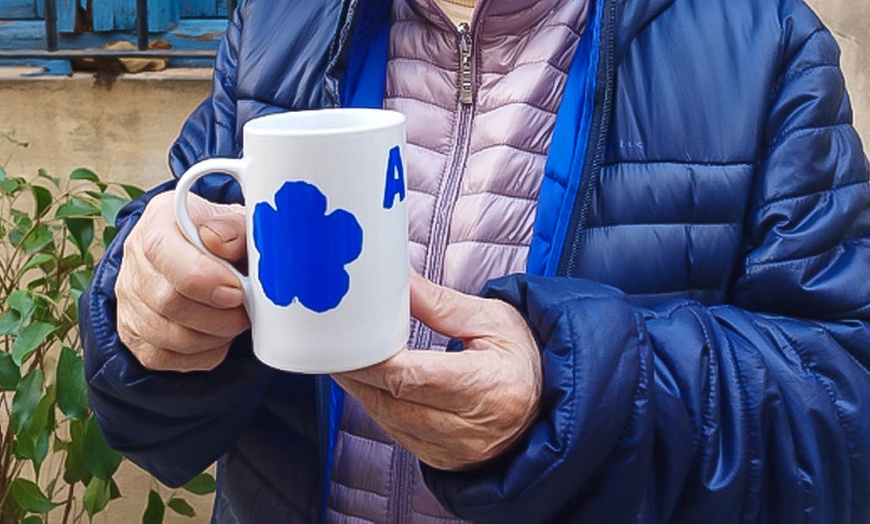 Image 5: Decora una taza de porcelana con barra libre de vino para 1