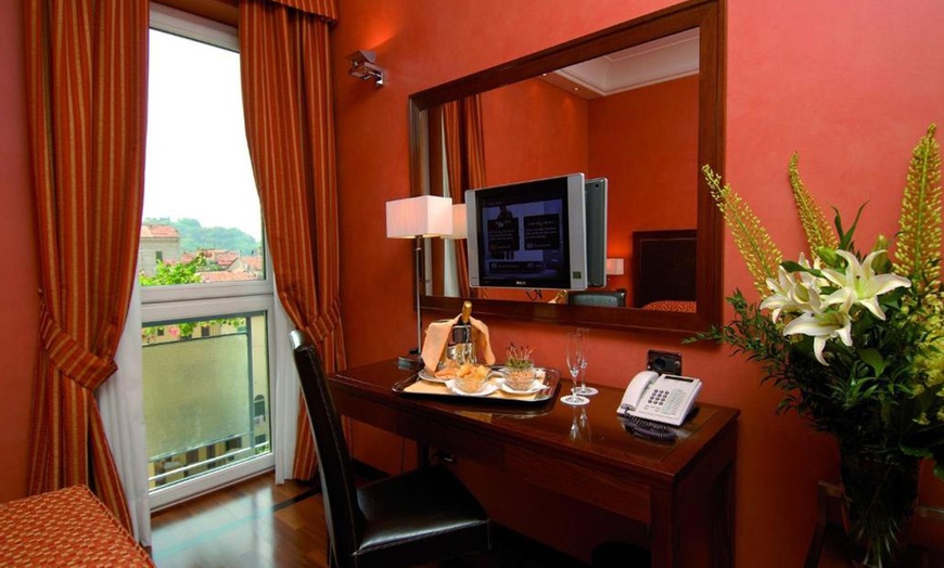 Image 5: Florence: Romantic Double Room with Breakfast