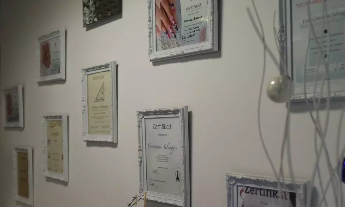 Permanent Make-up für Ober- oder Unterlid, Lippenkontur o. Augenbrauen