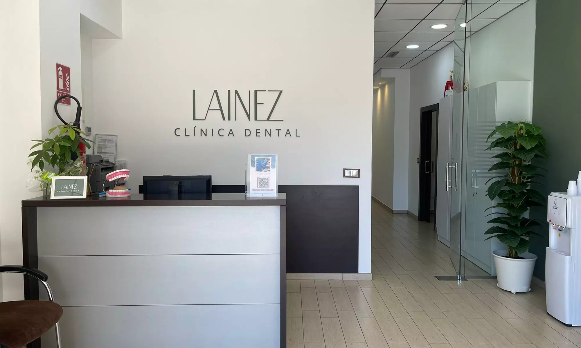 Transforma tu sonrisa con un tratamiento de blanqueamiento LED