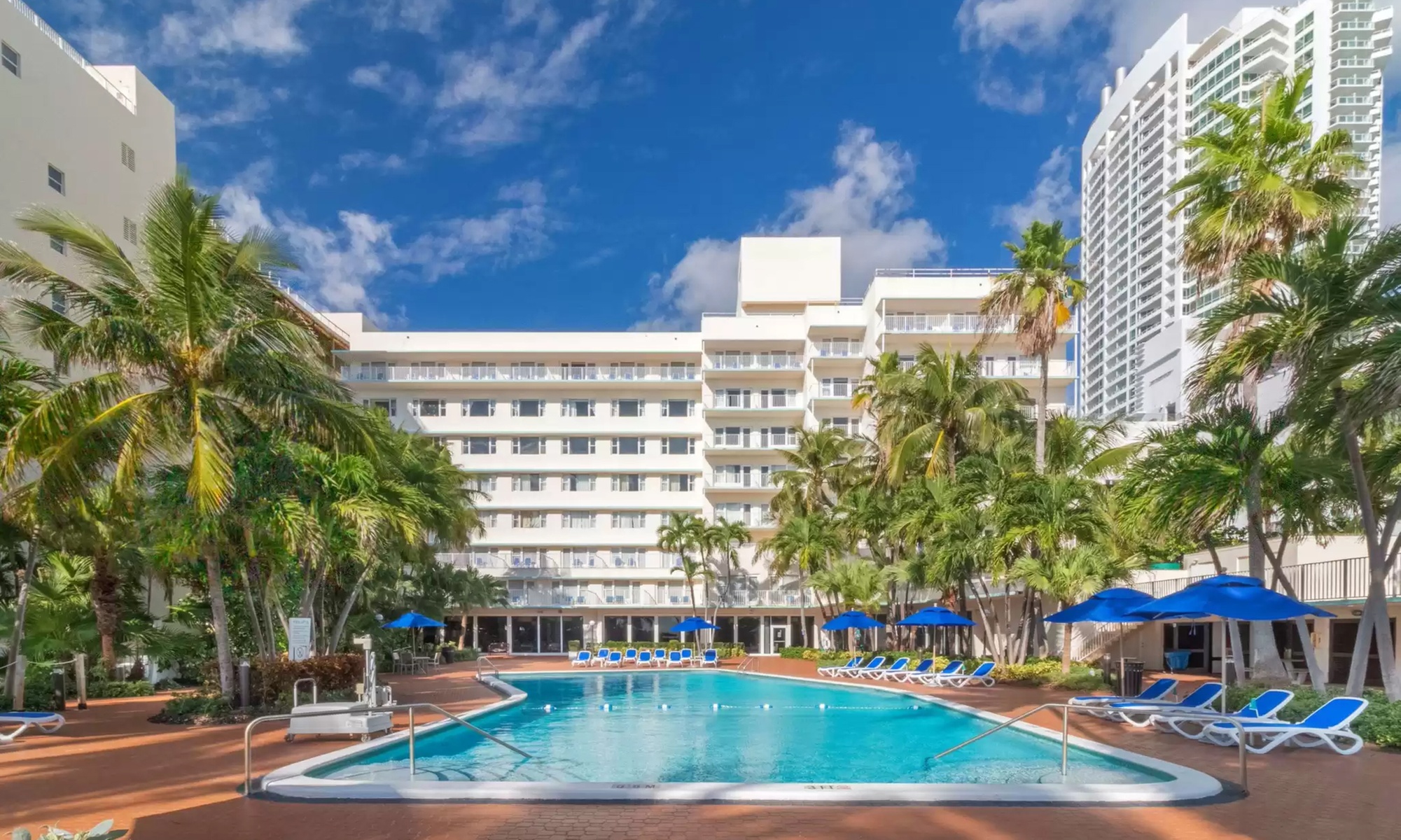 4-Star Resort in Miami Beach | Oceanfront Luxury & Heritage Pool