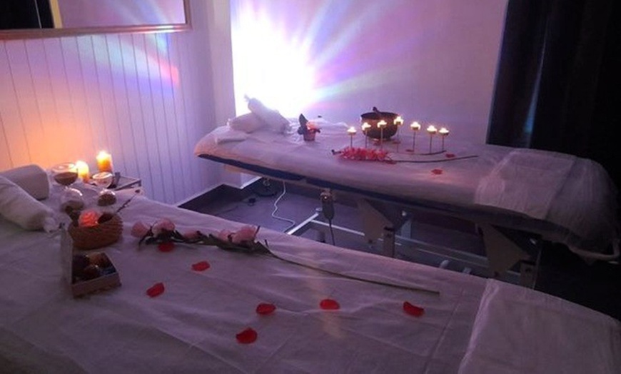 Image 2: Masaje de 30 o 60 minutos para 1 persona 