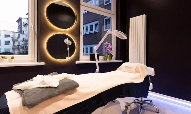 Microneedling mit Anti-Age Gesichtsbehandlung oder BB Glow Serum