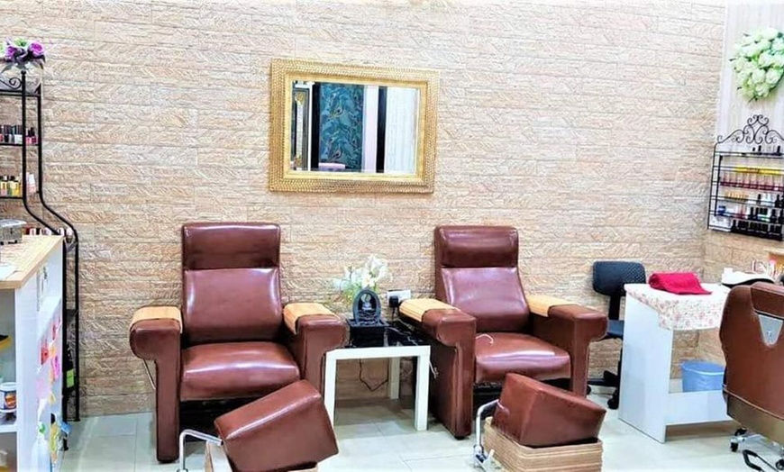 Image 2: Up to 0% Off on  at Hamda Ladies Saloon