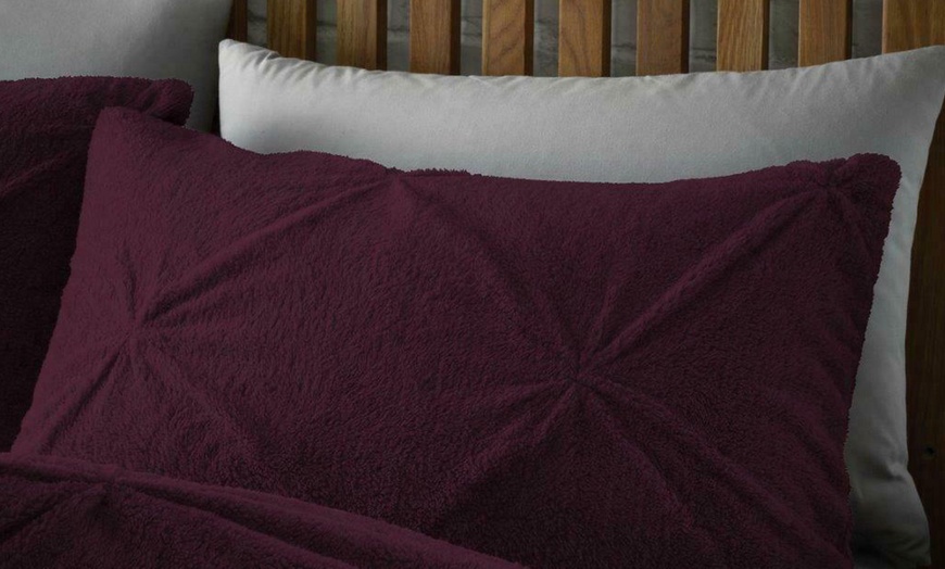 Image 17: Pintuck Teddy Fleece Duvet Set