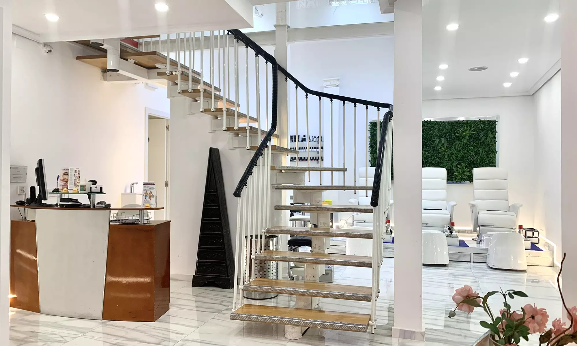 Sesión de peluquería con corte, tinte o mechas en Natura Style