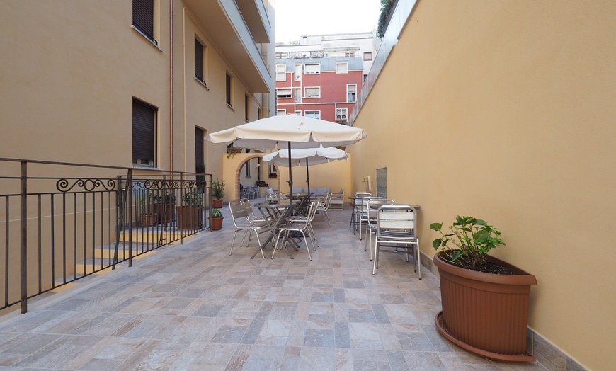 Image 14: Rome: Double Room with Breakfast