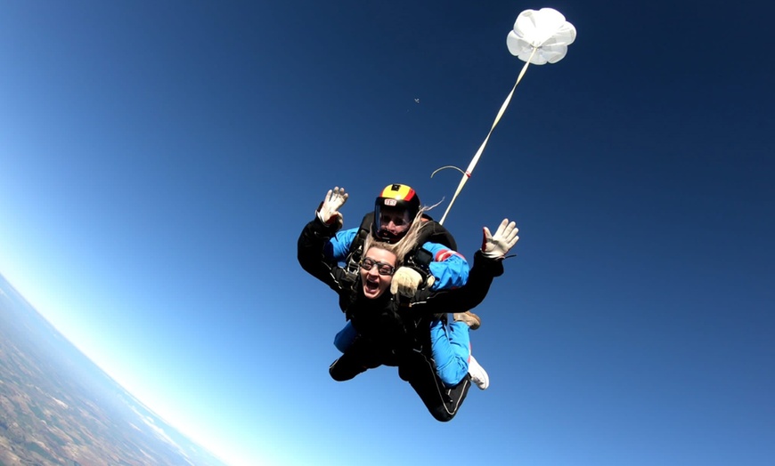 Image 8: Salto tándem en paracaídas para 1 