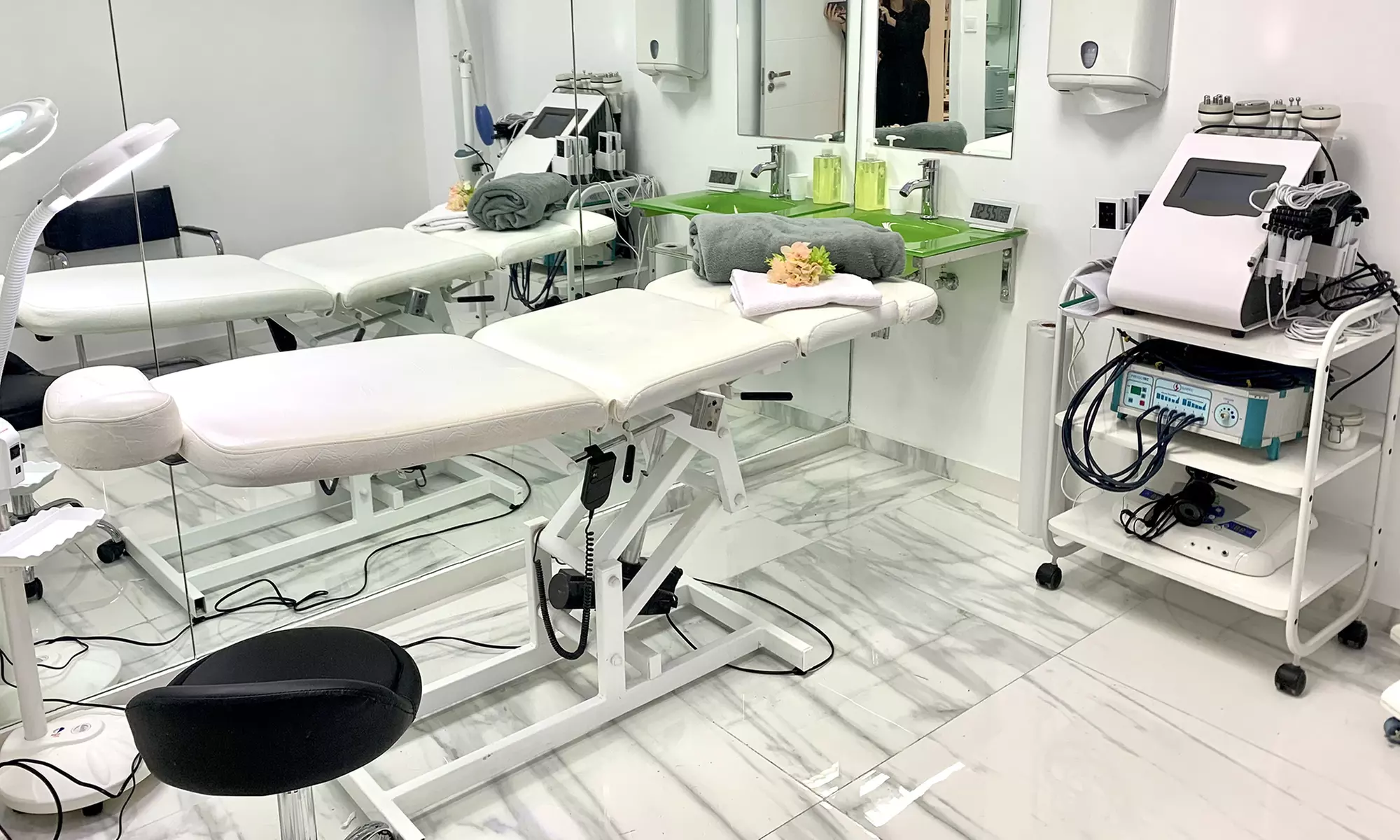 Sesión de peluquería con opción a corte, tinte o retoque de mechas en Natura Style - Second Medium