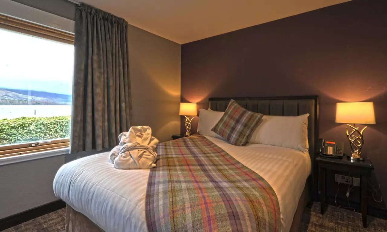 Beautiful Loch Side Stay for 2 with leisure access