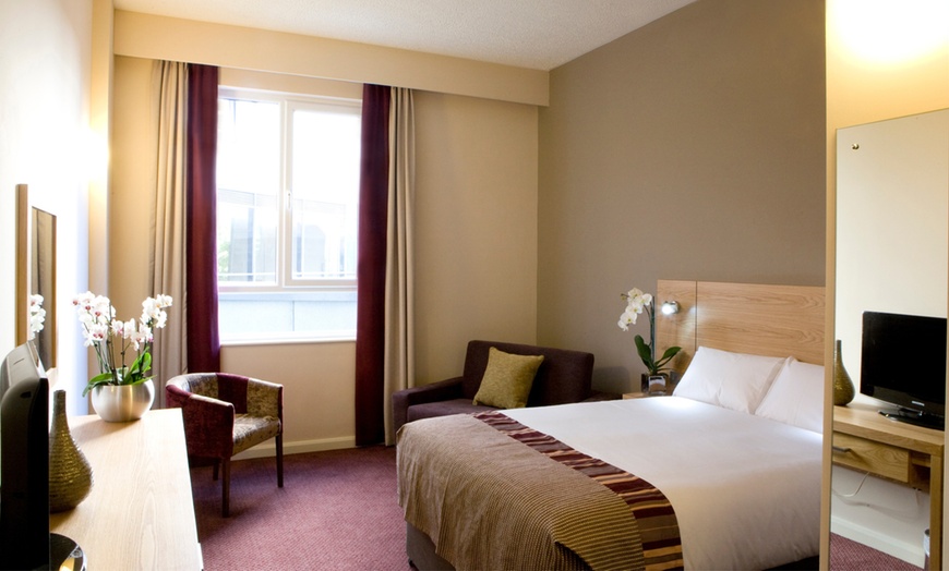 Image 3: Aberdeen: 4* Superior Double or Twin Room Stay w/ Breakfast & Prosecco