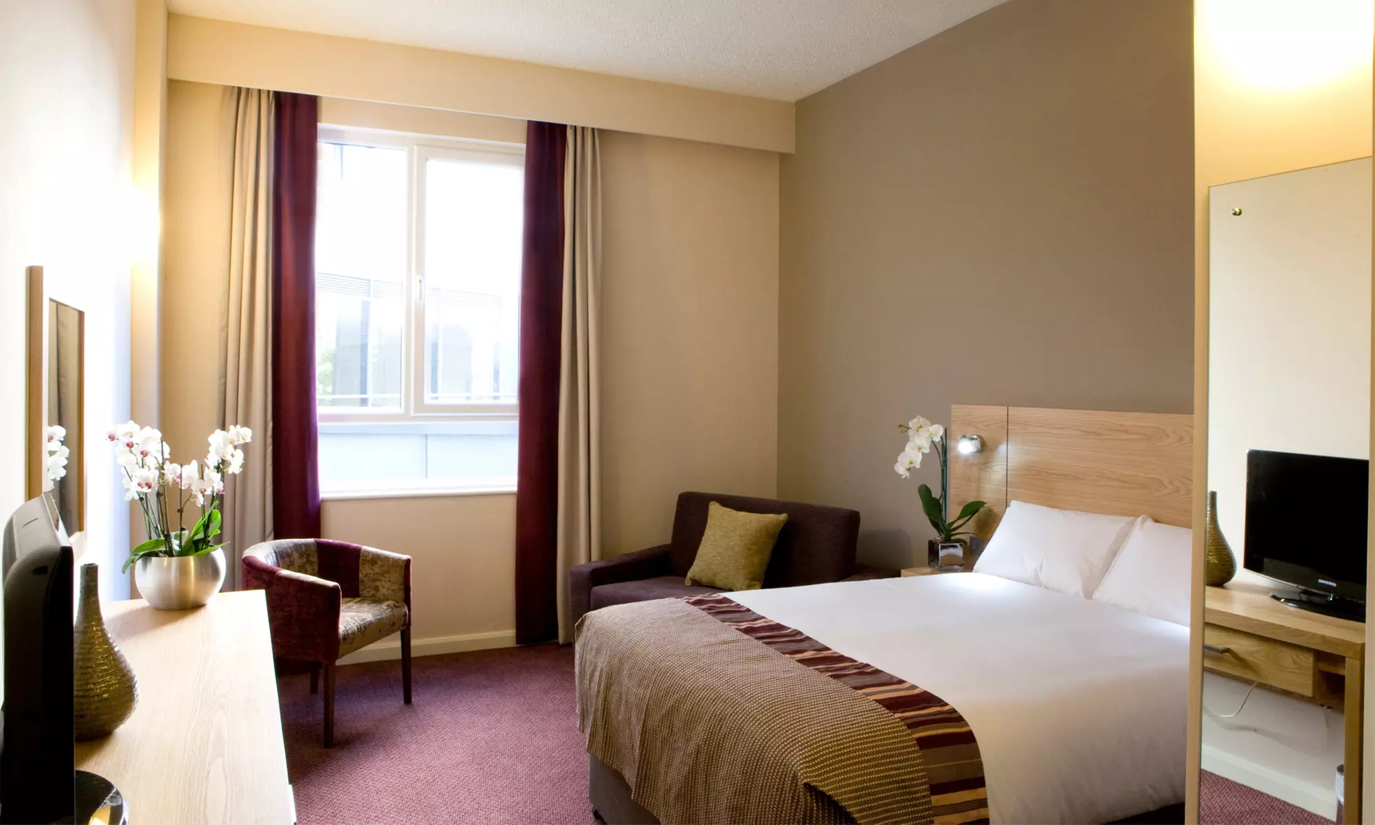 Aberdeen: 4* Superior Double or Twin Room Stay w/ Breakfast & Prosecco