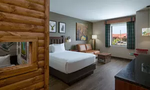 Stay at the Great Wolf Lodge Poconos w/ Water Park Access Included