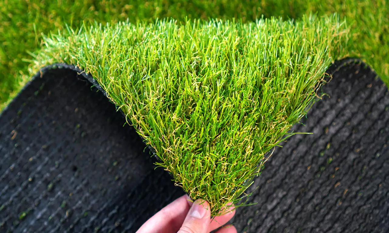 Rotolo prato sintetico dall'aspetto naturale