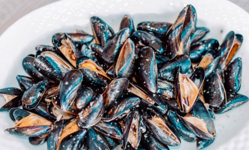 Image 5: Del mar a la mesa: menú de pescaíto malagueño para 2 o 4 personas