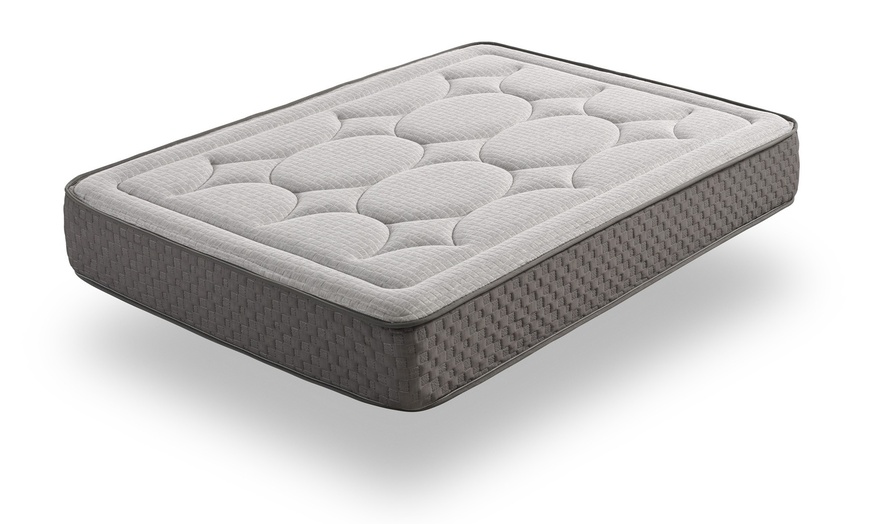 Image 2: Visco Palazzo Luxury 28cm mattress with 11 rest zones