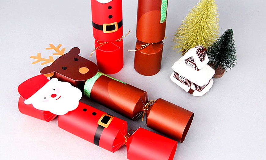 Image 1: 10- or 20-Piece DIY Christmas Cracker Kit