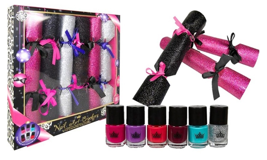 jusqu'à 49 Boite de 6 Crakers de Noël avec vernis à ongles Groupon