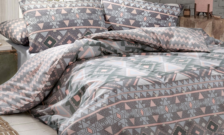 Image 1: Navajo Reversible Duvet Cover Set