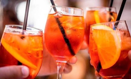 Aperitivo con drink a scelta e shot, per 2 o 4 persone, al Bar 206 (sconto fino a 46%)