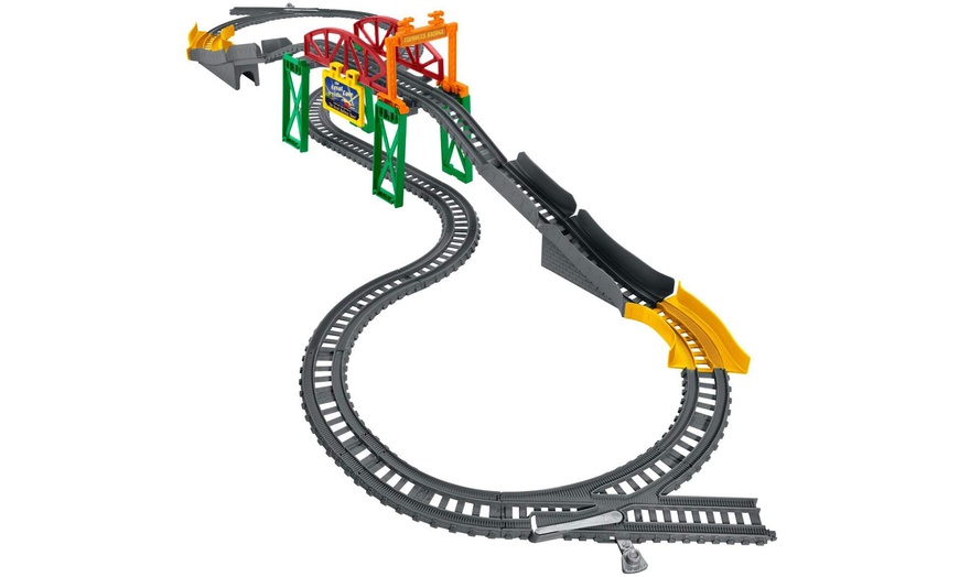 Image 8: Fisher-Price Thomas and Friends Trainset