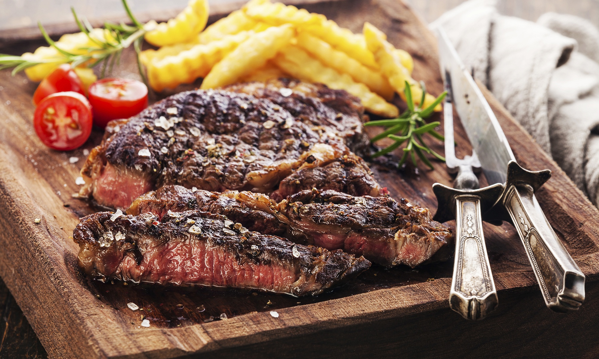 Menú básico o Premium para 2 o 4 con entrante, principal, postre