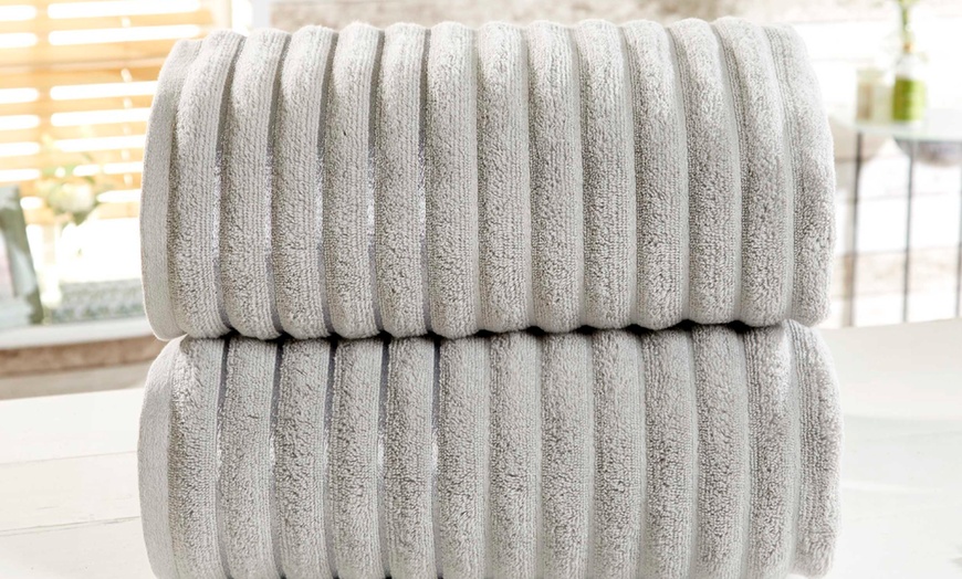 Image 5: 600gsm Zero-Twist Bath Sheet or Towel Bale