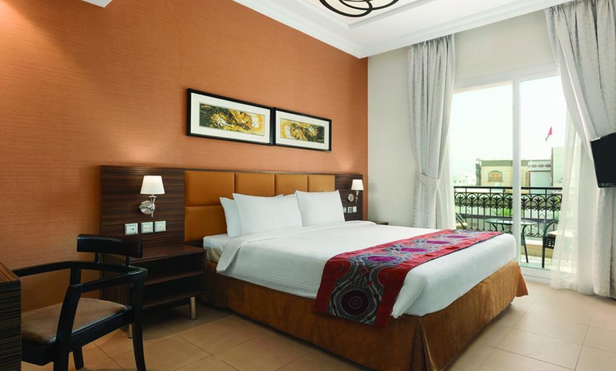 Image 3: RAK: Overnight Family Stay 