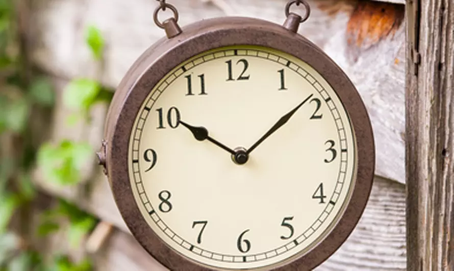 2-Sided Outdoor Wall Clock and Thermometer - Image 7