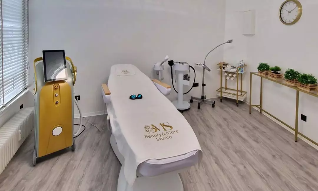 Bis zu 60 Min. Classic / Microneedling / Aqua-Facial / BB Glow-Gesichtsbehandlung für 1 Pers. (bis 78% sparen) - Second Medium