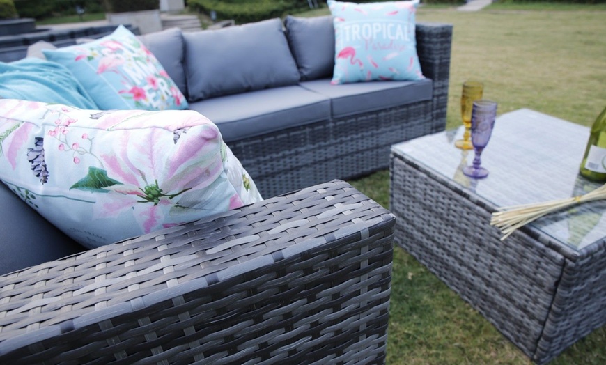 Image 3: Yakoe Nine-Seater Outdoor Set