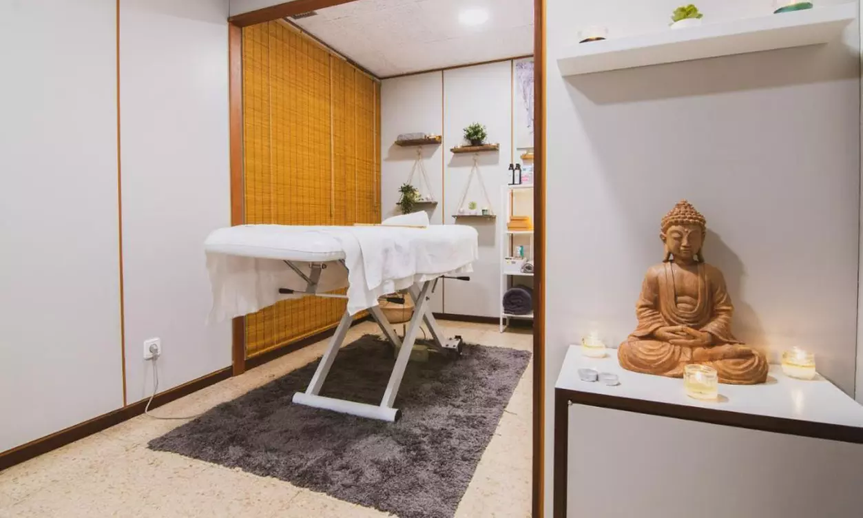 Revitaliza tu cuerpo con un masaje en pareja o a cuatro manos