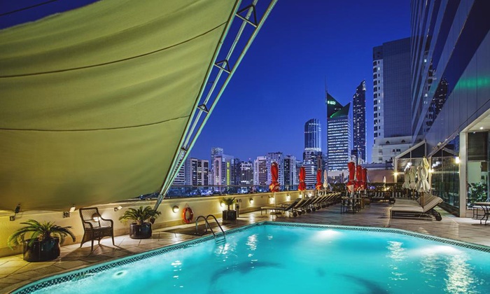Abu Dhabi: Up to 3-Night 5* Stay with Yas Park Tickets