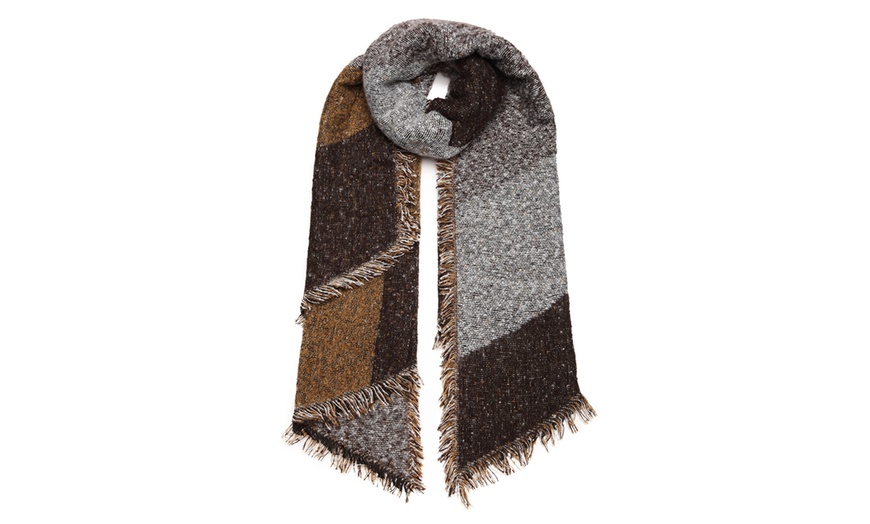 Image 9: Women's Extra Thick Knitted Plaid Scarf