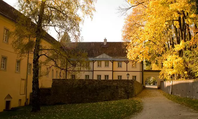 Lądek-Zdrój: 2-8 dni dla 2 osób z wyżywieniem, strefą basenową i więcej w hotelu Zamek na Skale 4* - Primary Image