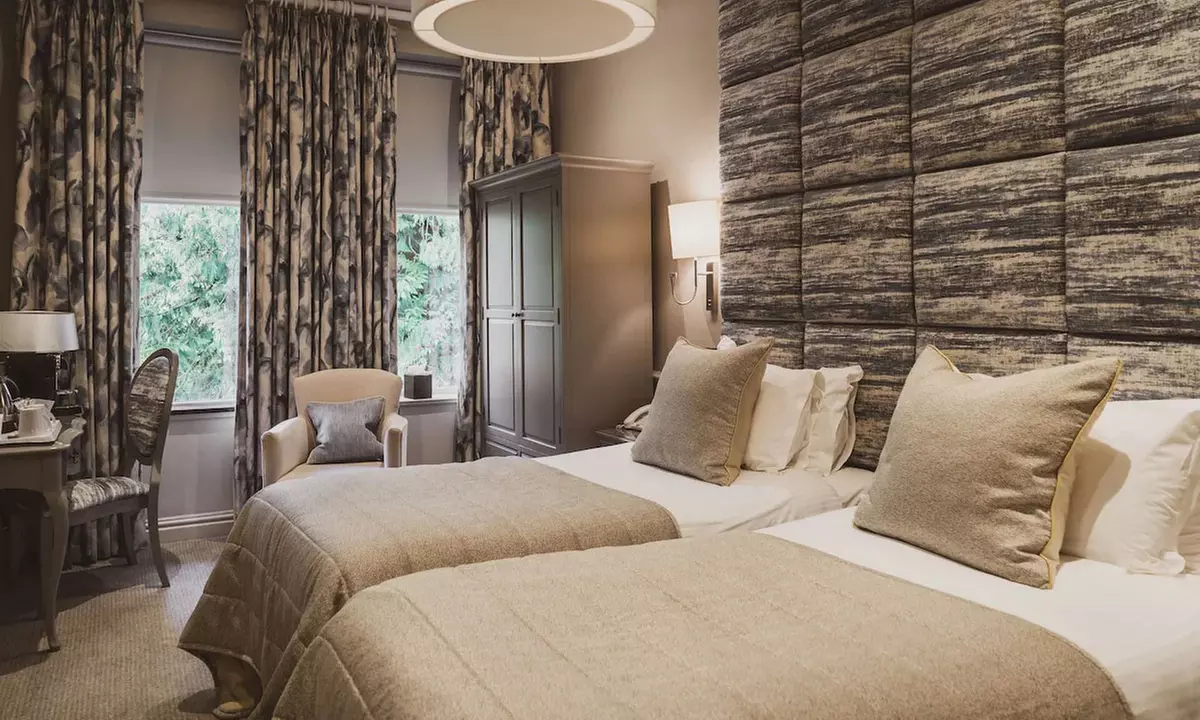 4* Lake District: Romantic Lake Cruise & Scenic Stay for 2