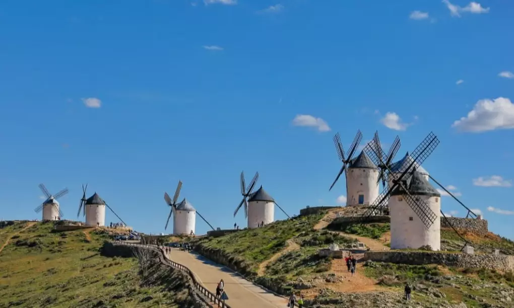 Toledo: 1 o 2 noches con visita a molinos de viento en descapotable
