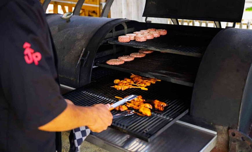 Image 6: Knallen maar: ga de strijd aan in een 900 m² lasergame-arena 