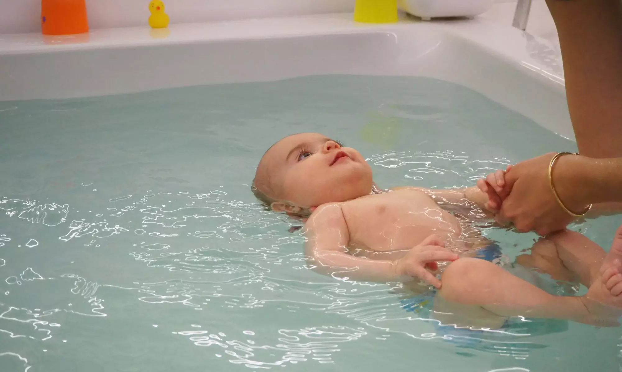 Spa para bebé con sesión de hidroterapia y opción a masaje