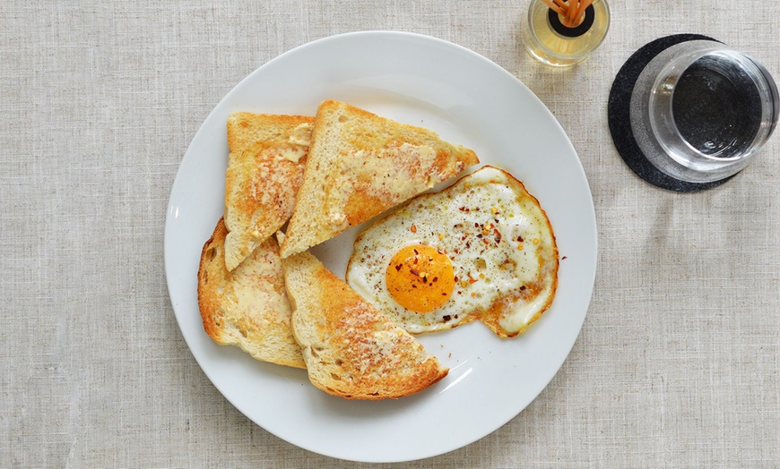 Image 9: Crockery and Glassware Bundle