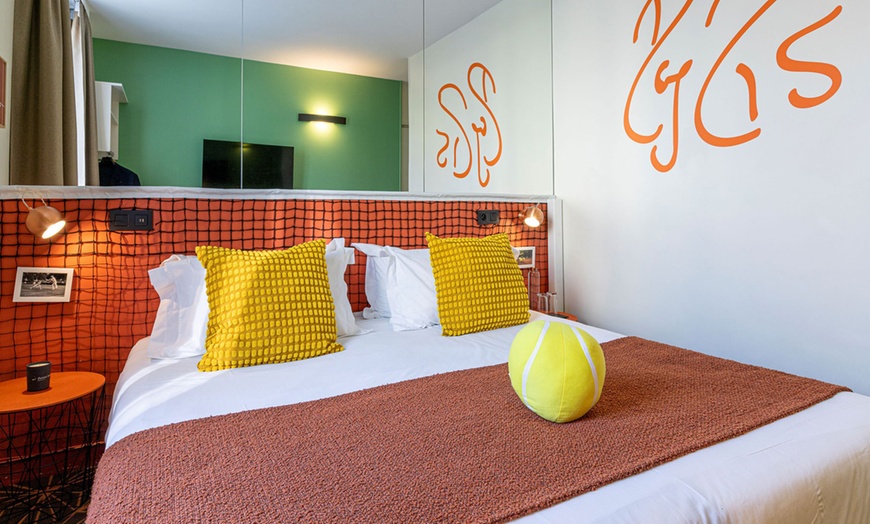 Image 3: Boulogne-Billancourt: Double or Superior Room, Breakfast Option  