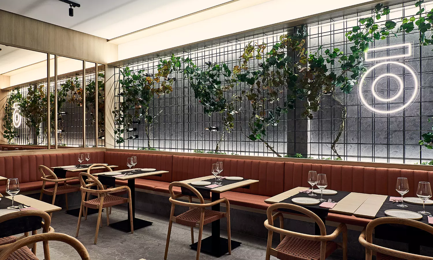 Menú mediterráneo para 2 o 4 personas con entrante, postre y bebida