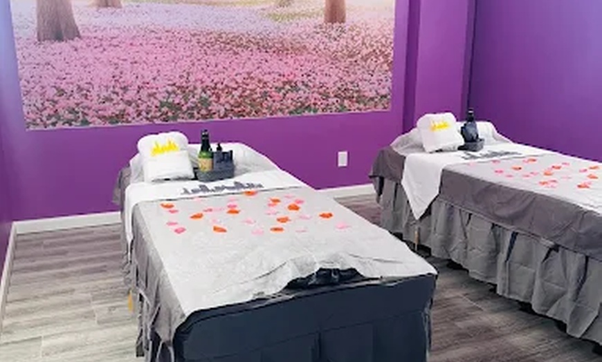 Image 3: Swedish & Deep Tissue Massage in 60 or 90 Minutes


