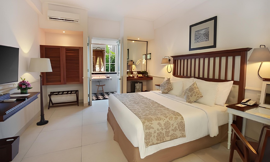 Image 2: ✈ Luxury Seminyak Stay: 7 or 10 nights at Solterra Seminyak w/ Flights