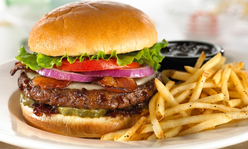 Image 15: Niagara Falls Wyndham Hotel with Dining Package