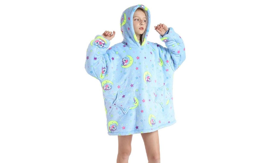 Image 13: Kids' Oversized Fluffy Hoodie Blanket