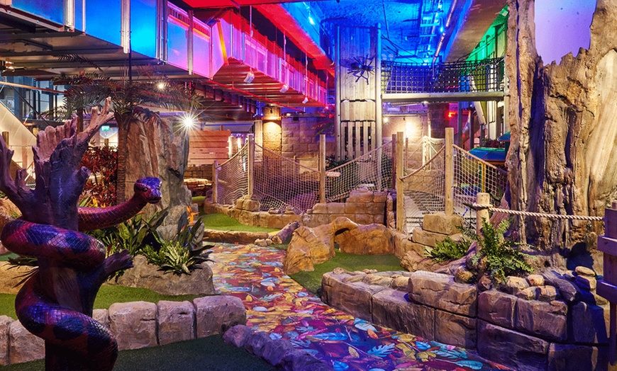 Image 2: Up to 44% Off on Golf - Indoor at Amazonia